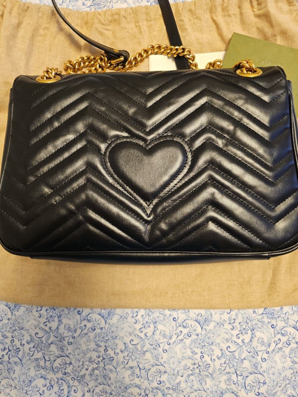 GUCCI BLACK GG MARMONT MATELASSE LEATHER SHOULDER BAG